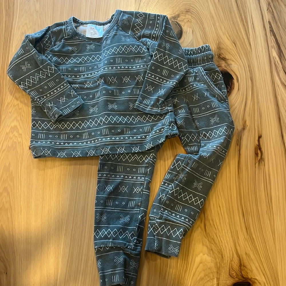 Mebie Baby alpine print outfit